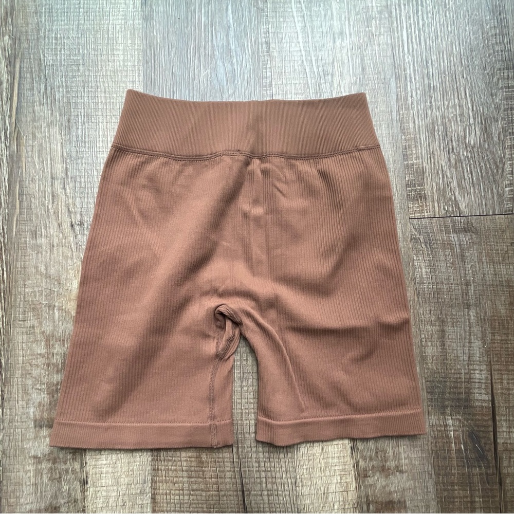 Seamless Ribbed Shorts - Picture 2 of 3
